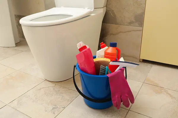 Faccende del Bagno: Mantenere il Tuo Spazio Pulito e Fresco